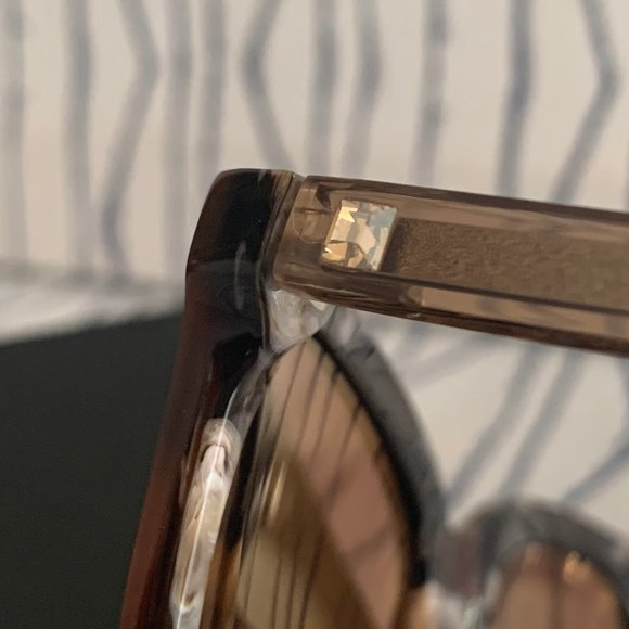 NIB - Vera Wang  Cat Eye  Sunglasses - Picture 3 of 8